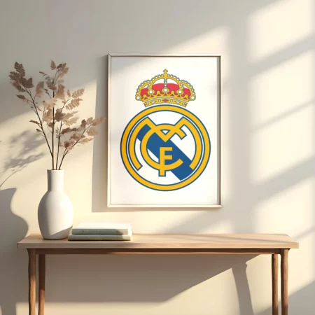 lamina decorativa de escudo Del Real Madrid sobre fondo blanco